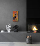 Mise en situation: Tableau  animalier de 12 x 24" pouces, 30 x 60 cm. Couleurs à l'huile à effets Pébéo ayant une bonne tenue à la lumière. Textures variées qui font le charme de ce tableau d'un héron en attente de sa proie, dans les tons de gris-bleu, noir, argenté, lilas, avec insertions délicates de rouges (voir photo) sur un fonds de nature jaune soleil et d'orangés.